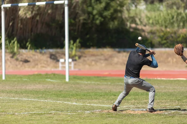 Baseball Game Pemukul Akan Memukul Bola Ditengah Tembakan Stok Foto