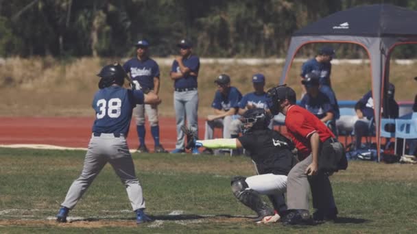 2023年5月14日 葡萄牙里斯本Sobreda体育场 棒球比赛 白鲨Almada Esen和狮子座 打棒球的人 — 图库视频影像