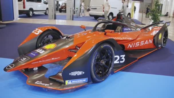 Mai 2023 Lissabon Portugal Elektro Automesse Lissabon Orangefarbener Nissan Sportwagen — Stockvideo