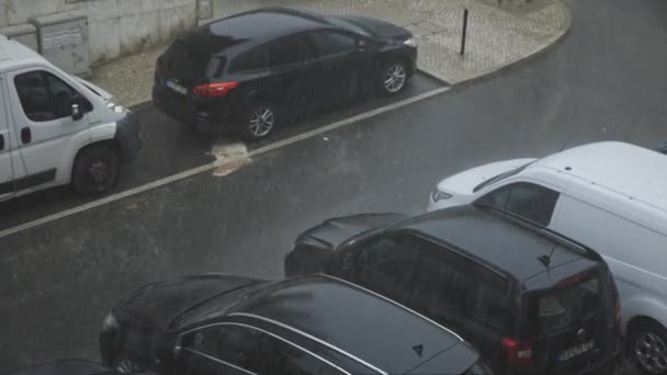 Травня 2023 Року Алмада Португалія Сильний Дощ Град Виливаються Автомобілі — стокове відео