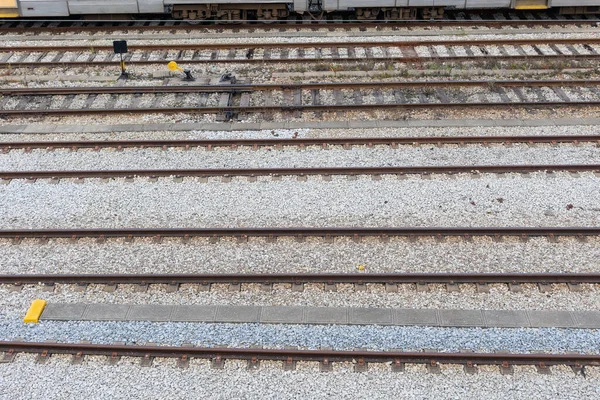 Prázdné Koleje Železničním Depu Střední Snímek — Stock fotografie