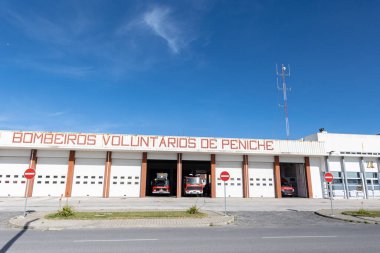 14 Mart 2023 Peniche, Portekiz: Bombeiros - Poruguese İtfaiyesi - Bombeiros Voluntarios De Peniche. Orta çekim