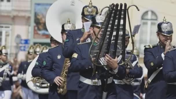 Haziran 2023 Lizbon Portekiz Bir Askeri Orkestra Sokakta Çalıyor Yürüyor — Stok video