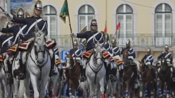 Giugno 2023 Lisbona Portogallo Sfilata Militare Uomini Uniforme Cavallo Che — Video Stock