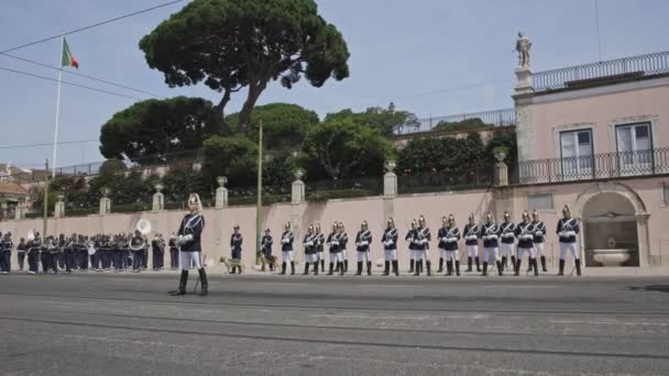 Haziran 2023 Lizbon Portekiz Sokaktaki Askeri Geçit Töreni Orta Çekim — Stok video