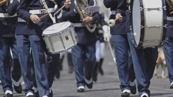 Junho 2023 Lisboa Portugal Desfile Militar Orquestra Tocando Bateria Descendo — Vídeo de Stock