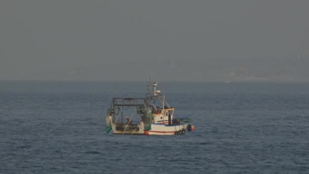 June 2023 Lisbon Caparica Portugal Rusty Fishing Boat Middle Sea — Stock Video