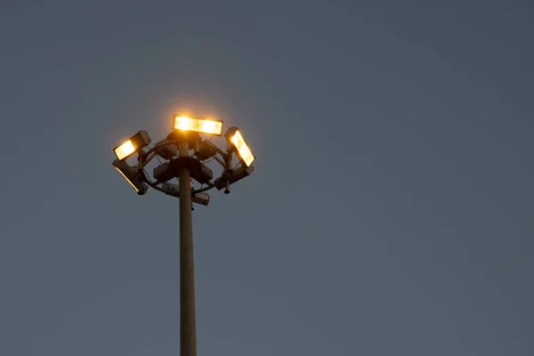 Lampstolpe Mot Mörk Himmel Kvällen Mittskott — Stockfoto