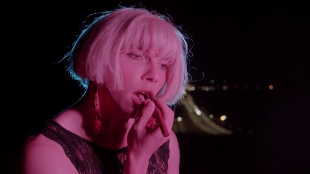Drag Queen Blonde Wig Putting Lipstick Portrait — Stock Video