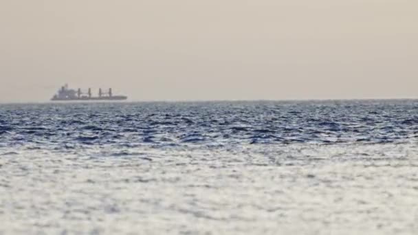 Nave Militare Vela Lontananza Mid Shot — Video Stock