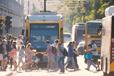 18 Ağustos 2023, Lizbon, Portekiz - Cais de Sodre - Lizbon 'daki büyük tren istasyonu. Orta çekim