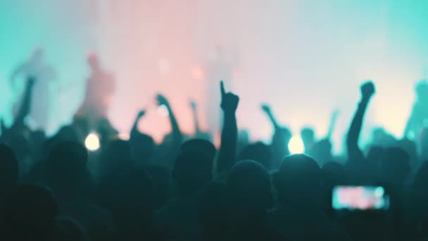 Mensen Hebben Plezier Bij Het Concert Nachtclub Tussenschot — Stockvideo