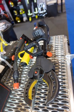 Kurtarma ekipmanları ağ platformunda - bir ağ platformuna yerleştirilmiş robotik kol.