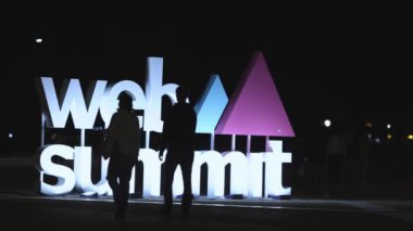 11 Kasım 2023 Lizbon, Portekiz - Reklam - Web Zirvesi - Telhoto