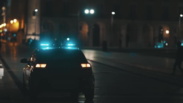 Een Politieauto Geparkeerd Aan Kant Van Weg Close — Stockvideo