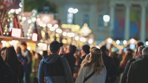 Una Folla Persone Che Camminano Strada Notte — Video Stock