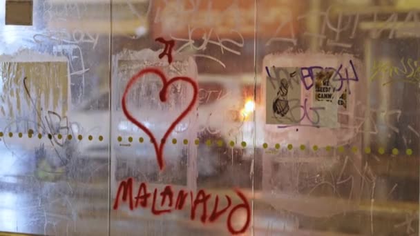 December 2023 Lisbon Portugal Glass Door Graffiti Written Red Heart — Stock Video