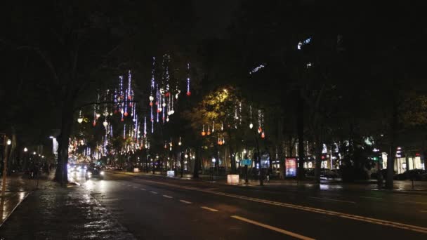 December 2023 Lisbon Portugal Night Traffic Christmas Avenida Liberdade Telephoto — Stock Video