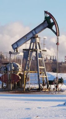 Petrol pompası kriko sert kış koşullarında etkili çalışıyor