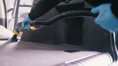 Küçük işletme - araç gardırop elektrikli süpürge ile temizlik yakın çekim