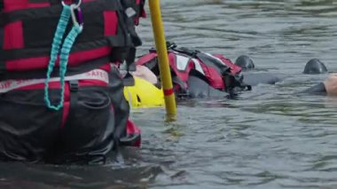 3 Mayıs 2025, Lisbon. Portekiz - Stajyer Kurtarma Ekibi Ulaşım Çubuğu kullanarak Kurtarma Ekibi