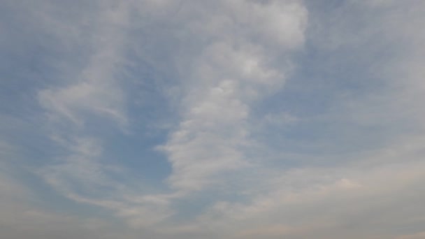 Blauwe Lucht Achtergrond Met Witte Wolken Mooie Wolken Lucht — Stockvideo