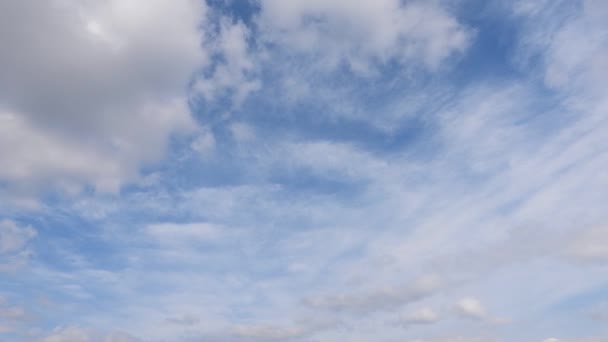Witte Wolken Blauwe Lucht Natuur Achtergrond — Stockvideo