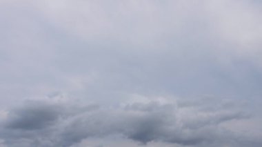 Bulutlu mavi gökyüzü