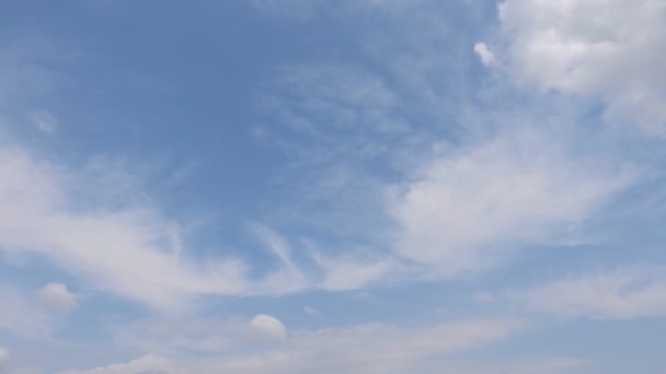 Langit Biru Dengan Awan Putih — Stok Video