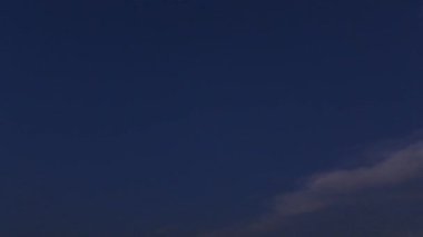 Beyaz bulutlu mavi gökyüzü, doğa