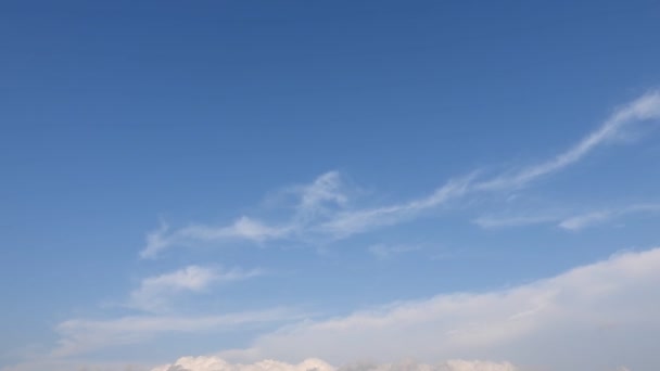 Блакитне Небо Білим Хмарним Фоном — стокове відео