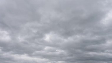 Gökyüzünde yağmur bulutları