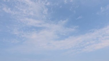 Beyaz bulutlu güzel gökyüzü