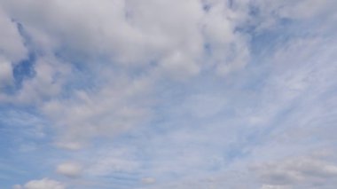 Güzel mavi gökyüzü arkaplanı