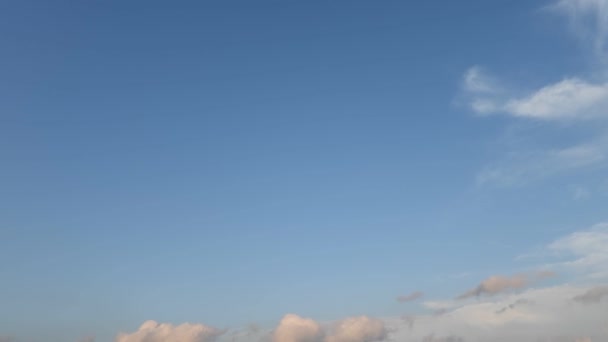 Gökyüzündeki Güzel Bulutlar — Stok video