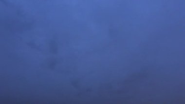 Bulutlu mavi gökyüzü