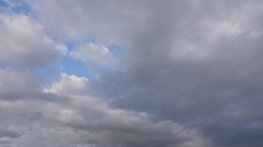 Bulutlu güzel gökyüzü