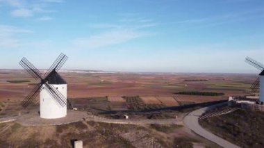 İspanya 'nın Kastilya La Mancha iline bağlı Alcazar de San Juan kasabası yakınlarındaki Mills