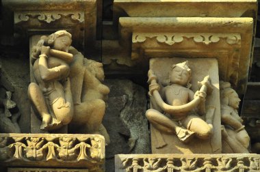 Chaturbhuj Tapınağı 'nın duvarındaki Gandharvalar Khajuraho madhya pradesh Hindistan