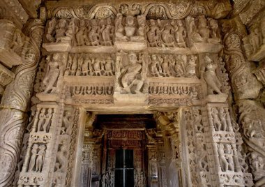 Maharani Nohala tarafından inşa edilen tapınak Kalchuri Kralı Yuvraj devinin karısı Damoh Jabalpur yolu, Nohata köyü, Byarama Bölgesi, Madhya Pradesh, Hindistan