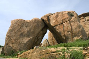 Hampi 'deki Kız Kardeşler Kayası, Karnataka, Hindistan 