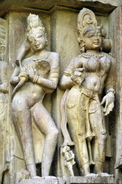 Apsara ve Nayika Vishvanath tapınağının duvarında Khajuraho madhya pradesh Hindistan