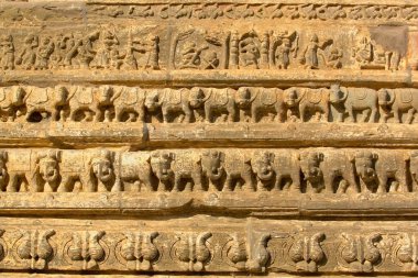 Jagat Shiromani tapınağının duvarına oyulmuş heykeller, Jaipur, Rajasthan, Hindistan 