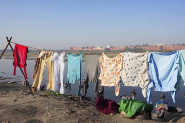 Açık hava çamaşırları iple kurutuluyor, Agra, Uttar Pradesh, Hindistan