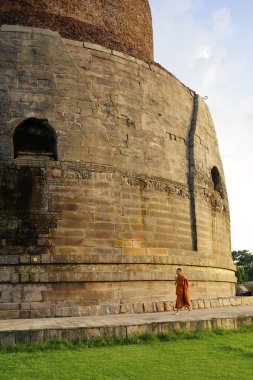 Dhamekh 'deki Budist keşiş M.S 5. yüzyılda Hindistan' ın Uttar Pradesh kenti yakınlarındaki Sarnath 'da öldü.