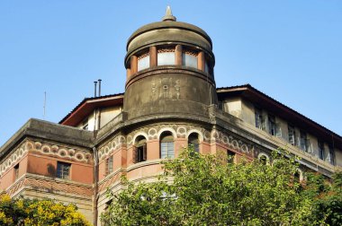 Saat Kulesi, Phiroze Shah Mehta Yolu, Bombay Mumbai, Maharashtra, Hindistan 'daki Bombay Ortak Binası' nda kullanım dışı. 