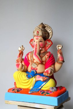 Pune fili Kasba Ganpati 'nin tanrı modeli. Çamur çamur ve Ganesh festivali için yapılmış. Penn, Maharashtra, Hindistan. 