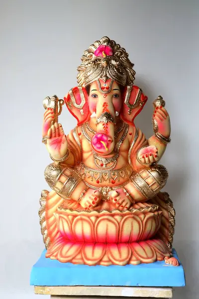 Lord modeli Shilpa Ganpati fil baş tanrısı Ganesh festivali için çamur ve jütten yapılmış, Penn, Maharashtra, Hindistan 