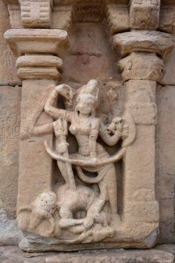 Papanatha Tapınağı 'ndaki heykel, Tanrıça Parvati, Pattadakal, UNESCO Dünya Mirası Alanı, M.Ö. 800 yılında inşa edilmiş, Bagalkot, Karnataka, Hindistan