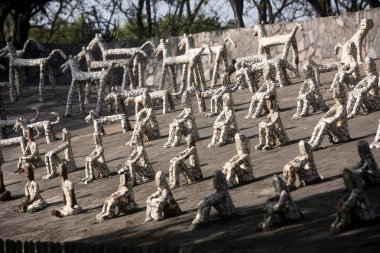 Hindistan 'ın Chandigarh bölgesindeki Rock Garden' da figürler